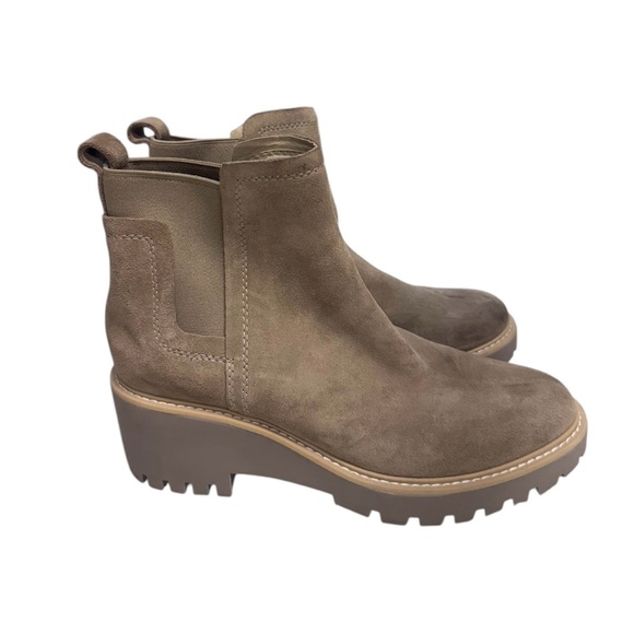 Dolce Vita Shoes - Dolce Vita Hailey Suede Pull on Block Heel
Boots Size 8.5M